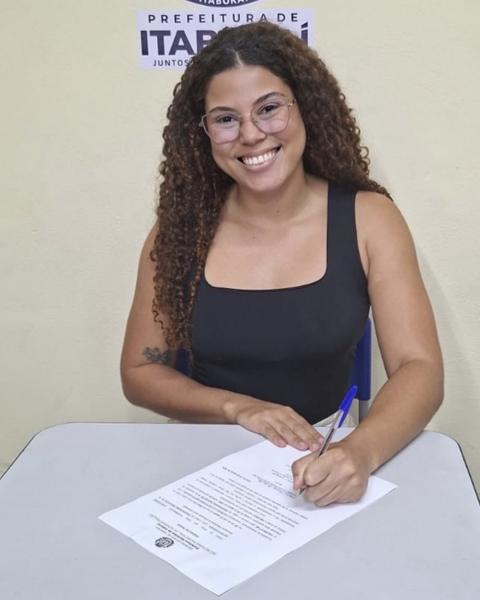 Aluno do Canetadas assinando o termo de posse