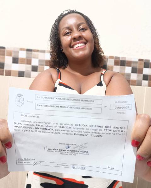 Aluno do Canetadas assinando o termo de posse