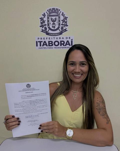 Aluno do Canetadas assinando o termo de posse