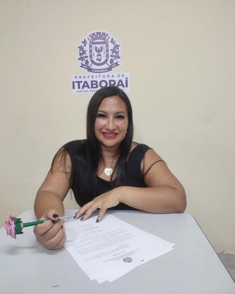 Aluno do Canetadas assinando o termo de posse